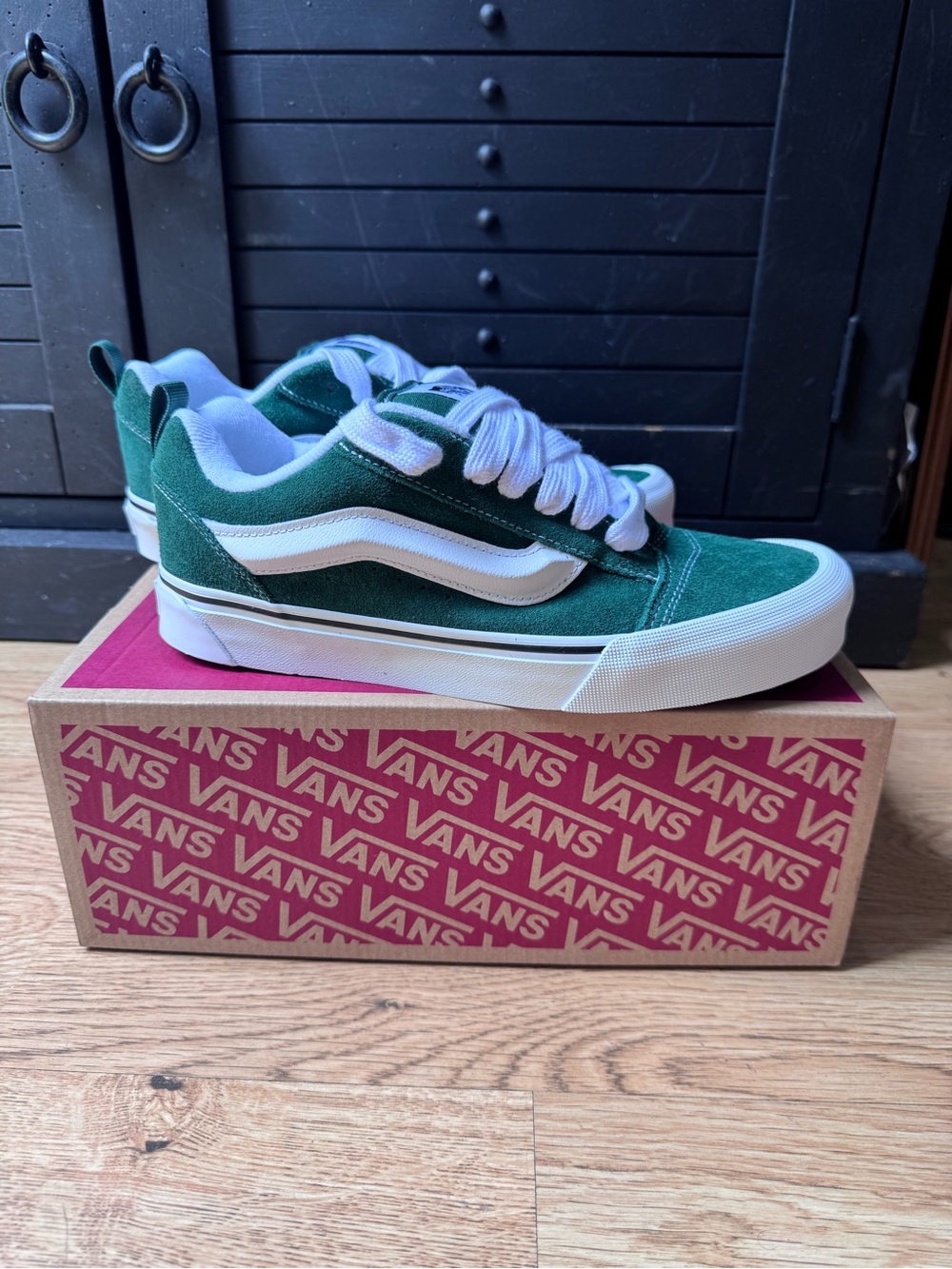 Vans Knu Skool Men's Low-Top Sneakers in Dark Green/White, NWT, Size 7.5
